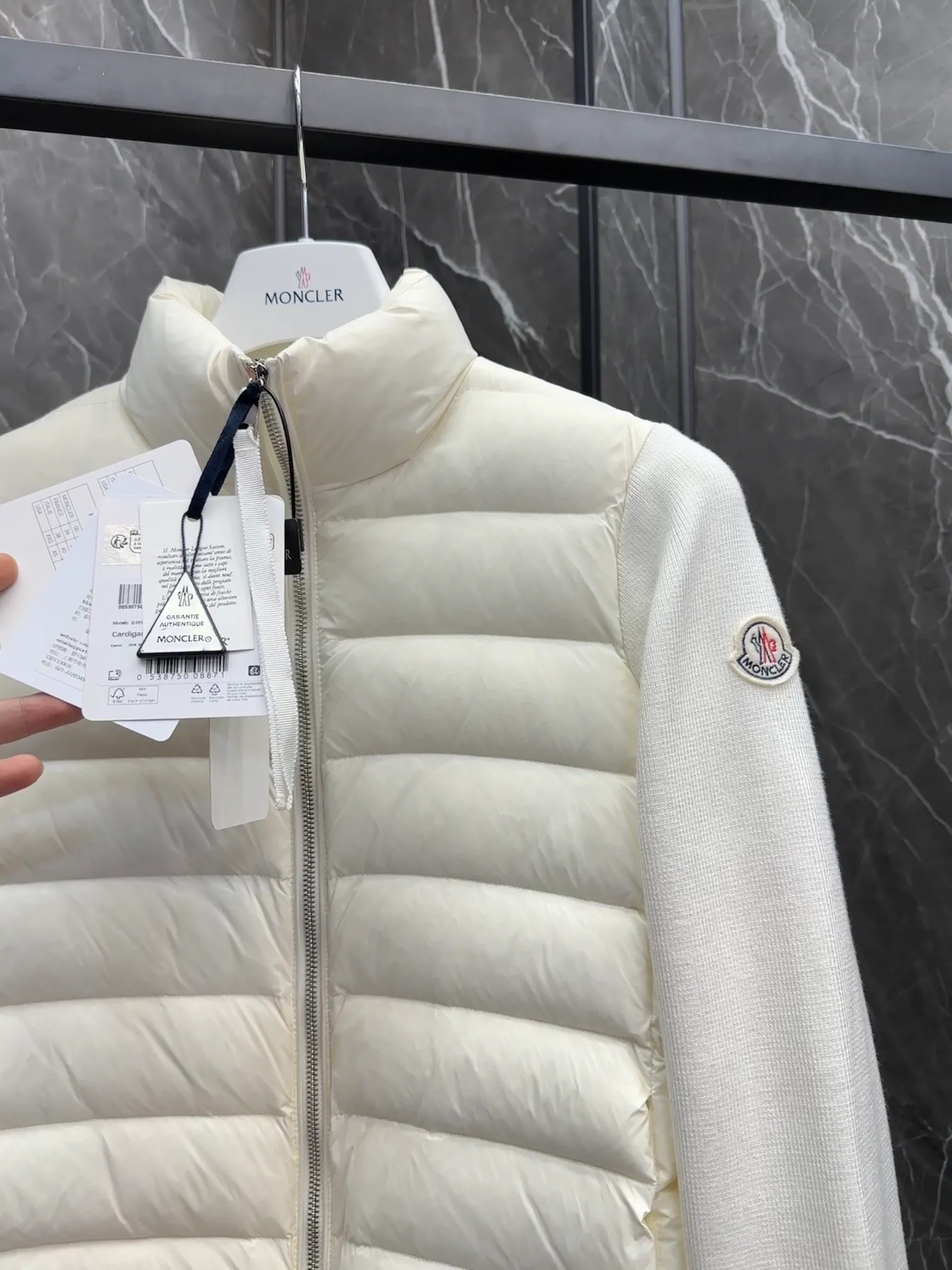 Moncler｜ ｜ ：White、Black、 Size：S、M、L、 !!! 。 ， ， !!! ， ， ！ ， ， ！ ， !!! ， 。 ， ， ， !